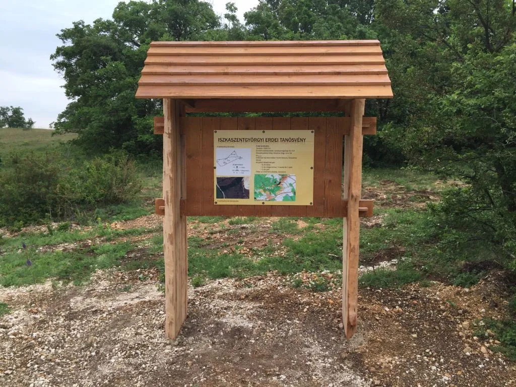 Iszkaszentgyörgyi tanösvény eligazító táblája
