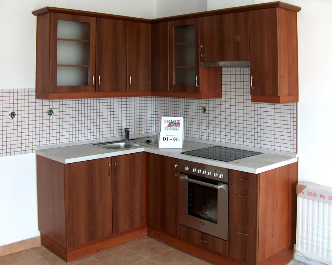 BRIZS Kft Konyha D1-01 - Siófok - sarokban, beépített sütővel, mosogató medencével